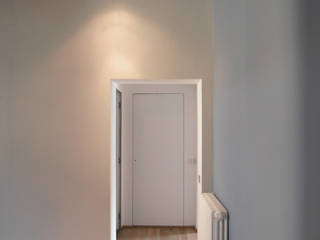 CASA M, 02arch 02arch Minimalist corridor, hallway & stairs