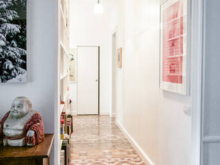 Santa Giulia_ Ristrutturazione appartamento Torino, con3studio con3studio Eclectic style corridor, hallway & stairs Tiles Multicolored
