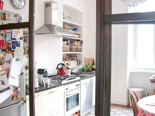 Santa Giulia_ Ristrutturazione appartamento Torino, con3studio con3studio Cucina in stile industriale Bianco