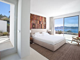 CAP NEGRET, ANTONIO HUERTA ARQUITECTOS ANTONIO HUERTA ARQUITECTOS Mediterranean style bedroom