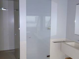 Bespoke glass doors , Ion Glass Ion Glass Paredes y pisos de estilo moderno Vidrio