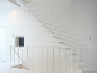 House in Fukushima, Mimasis Design／ミメイシス デザイン Mimasis Design／ミメイシス デザイン ห้องโถงทางเดินและบันไดสมัยใหม่