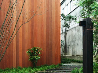 House in Yamatokoriyama, Mimasis Design／ミメイシス デザイン Mimasis Design／ミメイシス デザイン Moderne Häuser Holznachbildung