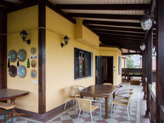 частный дом в Павловске, Design interior OLGA MUDRYAKOVA Design interior OLGA MUDRYAKOVA Klassischer Balkon, Veranda & Terrasse