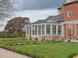 A Living Room Conservatory, Vale Garden Houses Vale Garden Houses Classic style conservatory Wood Wood effect