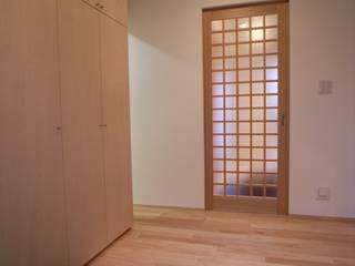 豊能町の家, 株式会社 atelier waon 株式会社 atelier waon Nowoczesny korytarz, przedpokój i schody