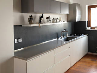 Cucina su misura in multistrato di betulla, realizzata con la linea bdcubo., Build Design Build Design Cozinhas modernas Madeira Efeito de madeira