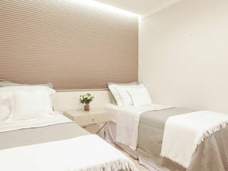 Residencial Super Quadra Atlantica , Arina Araujo Arquitetura e Interiores Arina Araujo Arquitetura e Interiores Modern style bedroom Ceramic