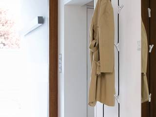 Wardrope, Authentics GmbH Authentics GmbH Corridor, hallway & stairs Clothes hooks & stands Multicolored