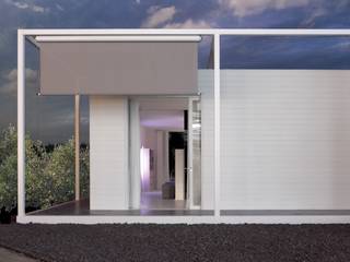 ​Casa prefabbricata BH2 , Benedini & Partners Benedini & Partners Balkon, Beranda & Teras Gaya Mediteran