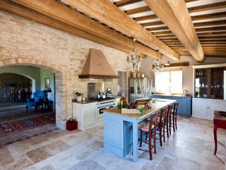 Casa Leopardi, Ing. Vitale Grisostomi Travaglini Ing. Vitale Grisostomi Travaglini Rustic style kitchen