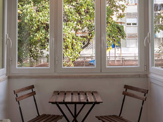 Casa para estudantes, Staging Factory Staging Factory Minimalist balcony, veranda & terrace Wood Wood effect Furniture