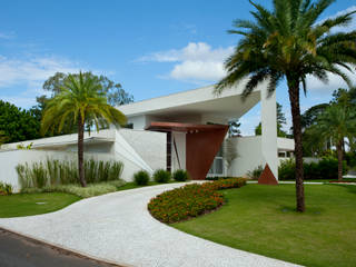 Tropical style garden by Marcia Joly Paisagismo Tropical