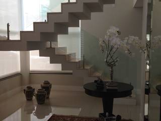 Casa no Alphaville Gravataí, Fabris Franco Arquitetura Fabris Franco Arquitetura Modern Corridor, Hallway and Staircase