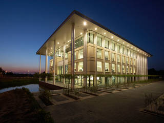 Rabobank Hoeksche Waard , RoosRos Architecten RoosRos Architecten Bedrijfsruimten