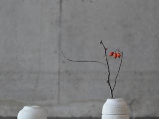 使い込まれた型の花器, Yusuke Hatakeyama Yusuke Hatakeyama オリジナルデザインの テラス 陶器