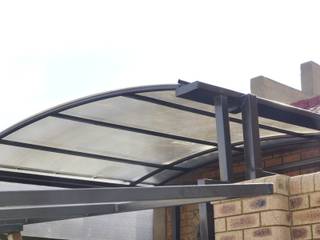 Carpot with Polycarbonate Multiwall Sheet, Yaya Engineering Group (Pty) Ltd Yaya Engineering Group (Pty) Ltd Garajes modernos