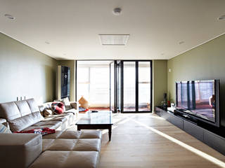 Urban Morden House, housetherapy housetherapy Modern living room Green