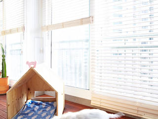 Urban Morden House, housetherapy housetherapy Modern balcony, veranda & terrace Wood effect