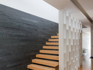 homify Minimalist corridor, hallway & stairs Wood Wood effect