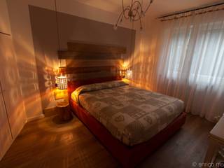 trasformazione montana, enrico massaro architetto enrico massaro architetto Rustic style bedroom Solid Wood Amber/Gold