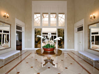 Casa no interior, Two Design Two Design Ingresso, Corridoio & Scale in stile classico