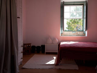 Celeiro, POLIGONO POLIGONO Rustic style bedroom