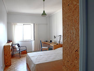 AFONSO III, POLIGONO POLIGONO Modern style bedroom