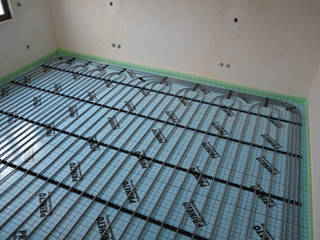 (4) Underfloor heating/ piso radiante, Dynamic444 Dynamic444 Banheiros modernos