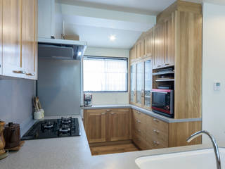 木目が美しい、オークの無垢のキッチン, 株式会社コリーナ 株式会社コリーナ Kitchen Solid Wood Multicolored