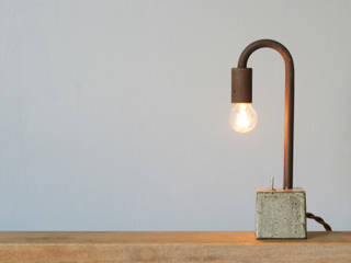 gaitou-lamp tō, Tetsu Moku Tetsu Moku ミニマルデザインの リビング 鉄/鋼 ブラウン