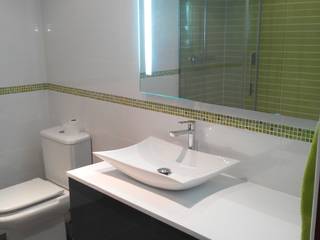 Baño, Revestimientos Jaen S.L. Revestimientos Jaen S.L. Bagno moderno Piastrelle