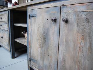 Cucina Industriale, Porte del Passato Porte del Passato Rustic style kitchen Cabinets & shelves