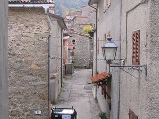 Restauro Casa Medicea in alta Versilia, Dreambuilder Dreambuilder Fenêtres & Portes rurales