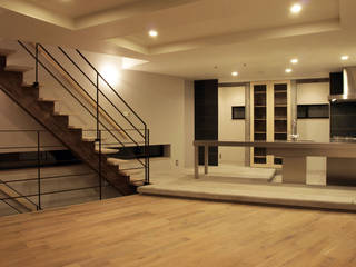 リビング階段の家, Egawa Architectural Studio Egawa Architectural Studio Ruang Keluarga Gaya Eklektik