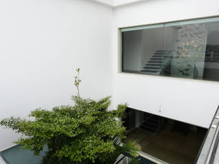 Residential Bungalow, NA ARCHITECTS NA ARCHITECTS Modern balcony, veranda & terrace