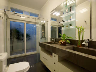 Residencia São Carlos , Luciano Esteves Arquitetura e Design Luciano Esteves Arquitetura e Design Classic style bathroom