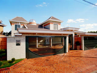 Residencia Ribeirão Preto , Luciano Esteves Arquitetura e Design Luciano Esteves Arquitetura e Design Classic style houses