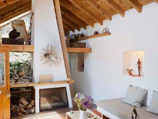 CASA EM FORMA DE ABRAÇO , pedro quintela studio pedro quintela studio Ruang Keluarga Gaya Rustic Batu Wood effect