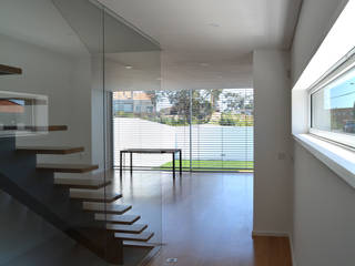 Casa FHQ, PeC Arquitectos PeC Arquitectos Modern Corridor, Hallway and Staircase