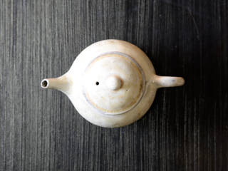 灰粉引茶壺, 八木 信樹 八木 信樹 Asian style house Pottery