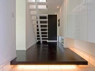 凛椛, 建築設計事務所 KADeL 建築設計事務所 KADeL Modern corridor, hallway & stairs