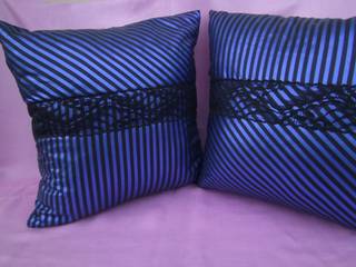 blau-schwarz-gestreifte Kissen, schneiderei jerke schneiderei jerke Living room Synthetic Blue