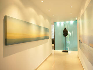 Casa Particular, Bondian Living Bondian Living Modern Corridor, Hallway and Staircase