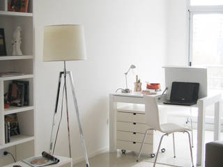 Home Office MinBai Oficinas de estilo minimalista Madera Blanco Escritorios
