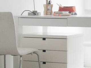 Guardado + Home Office MinBai Estudios y despachos de estilo minimalista Madera Blanco Escritorios