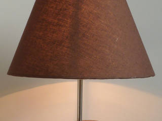 Tischlampe aus Olivenholzstück, Meister Lampe Meister Lampe Livings de estilo mediterráneo Madera Acabado en madera