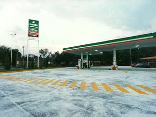 Estación de Servicio Pemex, Constructora La Iliada Constructora La Iliada 상업공간