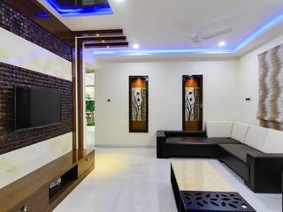 A SUBTLE BLEND OF MATERIAL AND FINISHES, A SKY VILLA IN BANJARA HILLS,HYDERABAD., KREATIVE HOUSE KREATIVE HOUSE Eclectic style living room Engineered Wood Beige