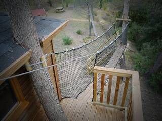 Une cabane a Aix en Provence, Cabaneo Cabaneo Mediterranean style balcony, veranda & terrace Wood Wood effect